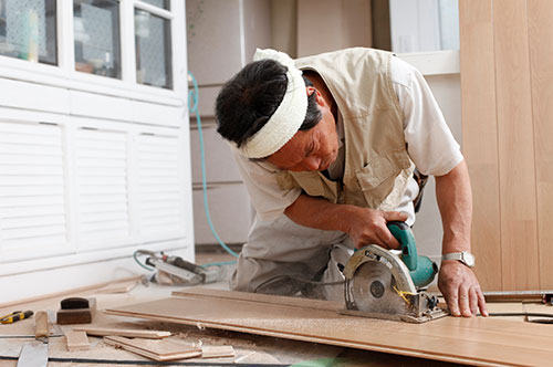 一人親方は残業代が発生しない？ 知っておきたい雇用形態の基本