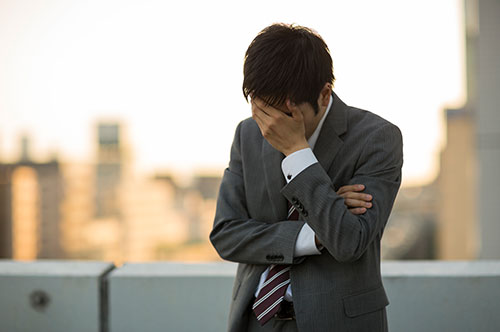 自己破産が会社にバレたり、仕事に影響が出たりすることはある？ 自己破産の影響を解説