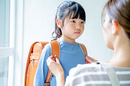 子どもの転校や苗字の変更など、離婚するときに必要な学校関係の手続きを解説