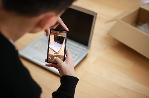 会社の備品を転売したら逮捕される？ 売った場合に成立する罪