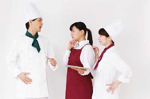 飲食店の労働時間の計算方法とは？ ほかの業界との違いはあるのか