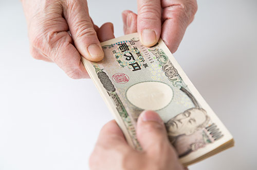 友人からの借金を踏み倒した時に起こる問題や、返済しない場合のリスクを解説