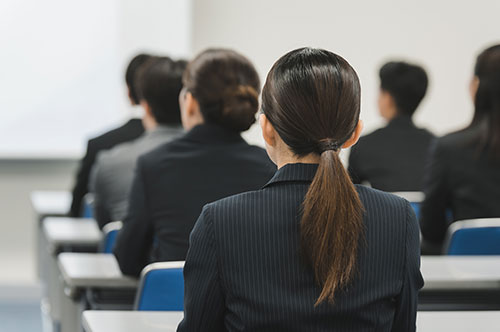 研修は残業にあたるのか？｜研修と残業の関係性を解説