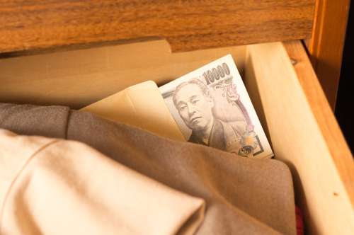 相続が終わった後に「タンス貯金」が発見された場合の対応と注意...