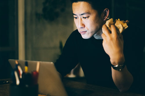 持ち帰り残業は違法になる？ 会社に残業代を請求できるかどうか...