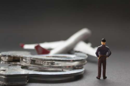 海外逃亡しても逮捕されるのはなぜ？ 時効を待てば罪は消える？