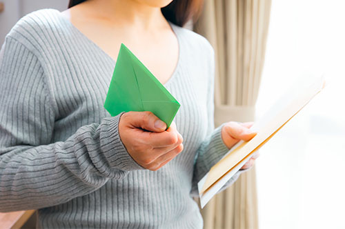 前の住人に届いた郵便を捨てることは違法？ 対処法を解説