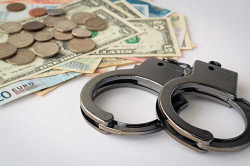 「銀行法」とはなにか？ 違反した場合に逮捕される可能性は？