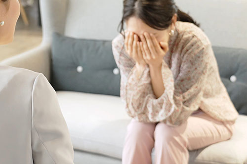 「性加害」とはどういう意味？ 関連する刑法を解説