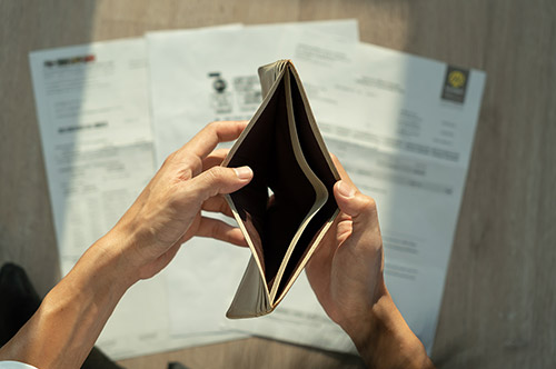 借金は名字が変われば踏み倒せる？ 踏み倒すリスクと対処法