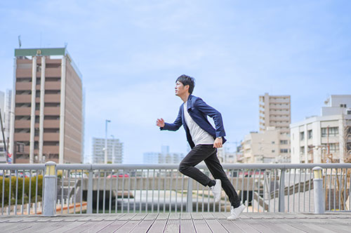 単純逃走罪と加重逃走罪の違いとは？ 弁護士がわかりやすく解説