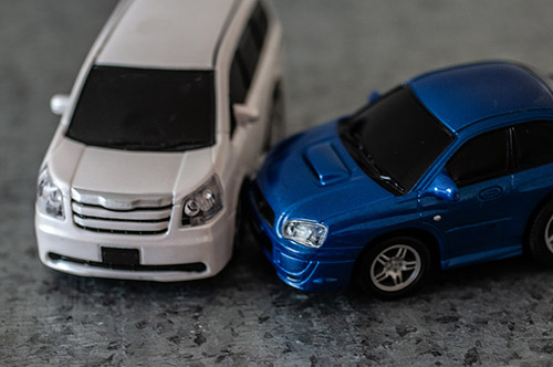 交通事故における弁護士特約の使い方とは？ 使用するメリットを解説