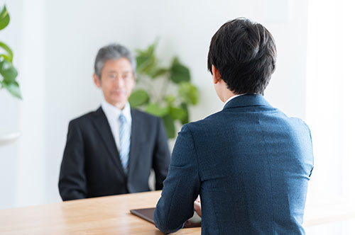 定年後再雇用時の給与減額は許されるのか。企業が検討すべき事項