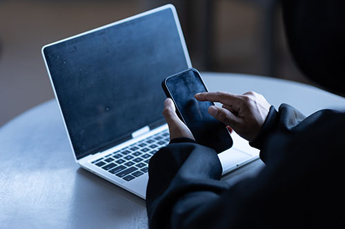 X（旧Twitter）の特定班は警察に逮捕される？