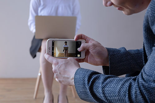 「撮影罪」はいつから施行された？ 罰則や構成要件を解説