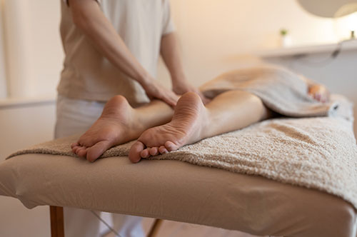 施術中にわいせつ行為をした疑いをかけられたら？ 適切な対応方...