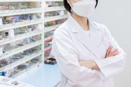 薬剤師が逮捕されると免許取消し？ 逮捕された場合の対処法