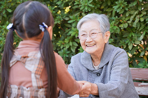 孫の養子縁組は相続対策になる？ 養子縁組をするメリットと注意点