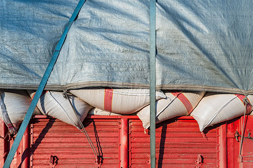 過積載とは｜法律での基準や科される罰則について解説