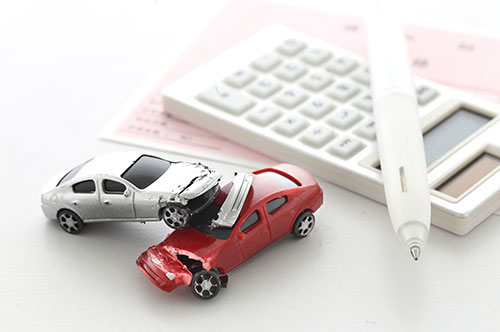 T字路の事故で横から突っ込まれた！ 過失割合と請求できる金額