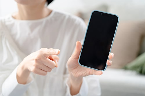 SNSのやりとりは不倫の証拠になる？ 見つけたらすべきことを解説