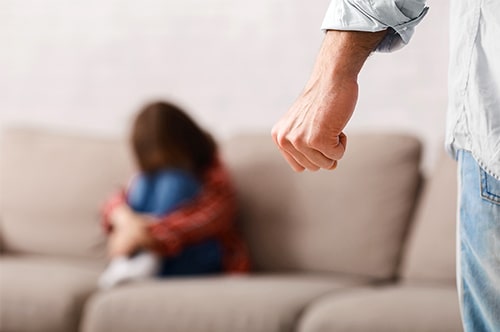 子どもへの虐待を理由に離婚できる？ 注意点や離婚の進め方を解...