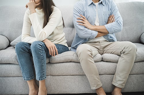 会話がない夫婦が家庭内別居から離婚するには？ 流れや注意点を解説
