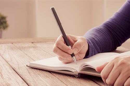 離婚時に日記は有効な証拠となる？ 書く際のポイントを弁護士が...