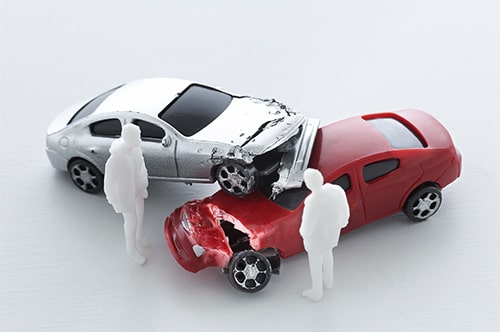 交通事故の過失割合はいつ誰がどう決める？ 異議があるときの対応法