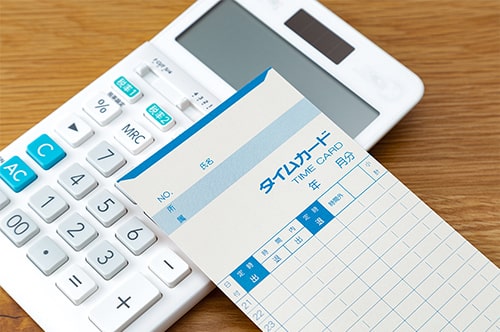 定額残業代を導入するメリット・デメリットは？ 注意点や導入の流れ