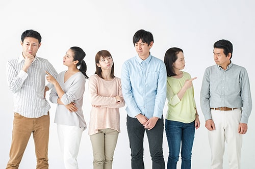 離婚の話し合いは両家の親を交えるべき？ 同席する際の注意点