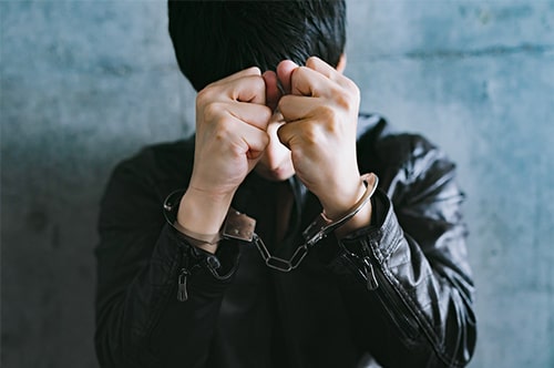 沼津市で家族が逮捕されたら今すぐ弁護士に相談すべき理由4つ