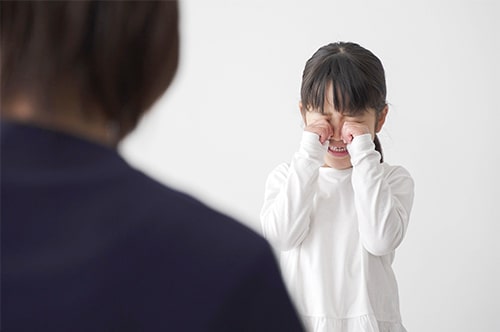 しつけと虐待の違いは？ 法的な見解と逮捕されそうなときすべきこと