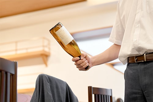 泥酔による暴行│逮捕や前科がつく可能性は？ 適切な対処法