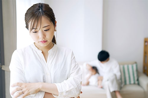 子どもがいる場合、離婚の慰謝料は高くなるのか？ 養育費はどうなる？