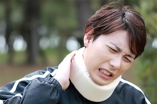 交通事故の嘘の被害はばれる？ むちうちの虚偽申告をしてもいい？