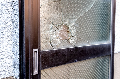 うっかり他人の物を壊してしまった！ 犯罪になる？ 弁償はいくら必要？