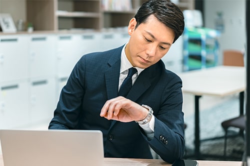 残業を私用で拒否するのは違法？ 拒否できるケースと対処法を解説