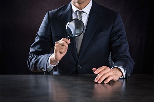 家宅捜索とは？ 家宅捜査との違いや行われる理由など