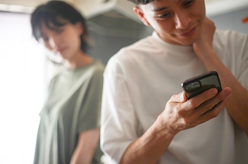 不倫の問題点とは？ 犯罪と不法行為の違いや慰謝料請求について解説