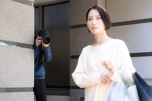 盗撮目的での建造物侵入は初犯でも逮捕される？ 問われる罪や対処法