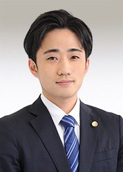 弁護士 抱井 俊輔