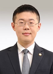 弁護士 趙 顯哲