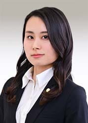 弁護士 黒松 真衣