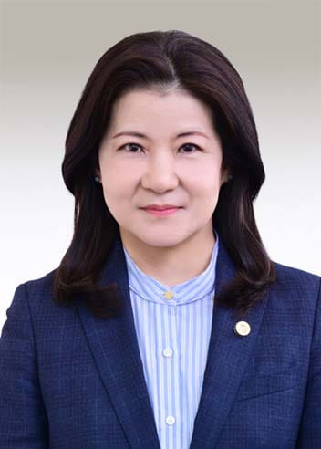 　平井 美保